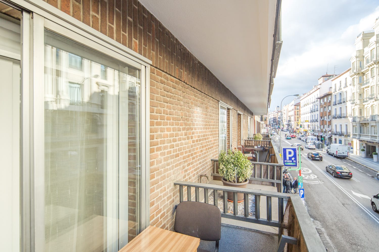 Alquiler de una habitación de dos camas con terraza en calle Atocha #6