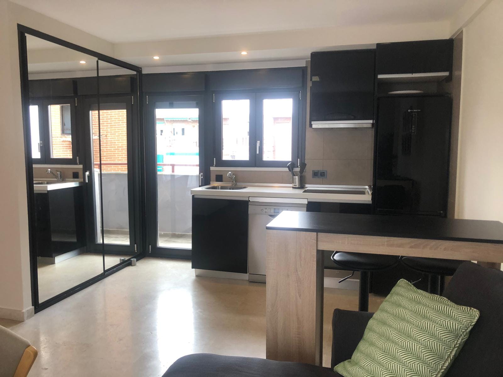 ESTUDIO EN CALLE MARIA JUANA