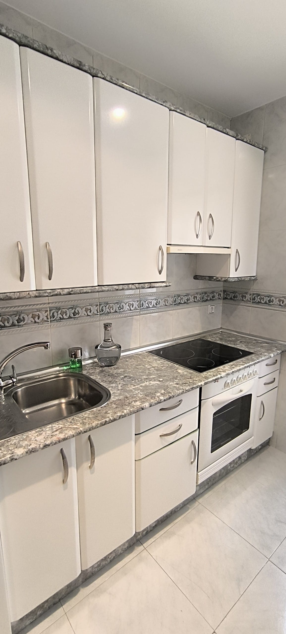 ¡PRECIOSO PISO AMPLIO, LUMINOSO Y MUY CÓMODO EN ALQUILER!