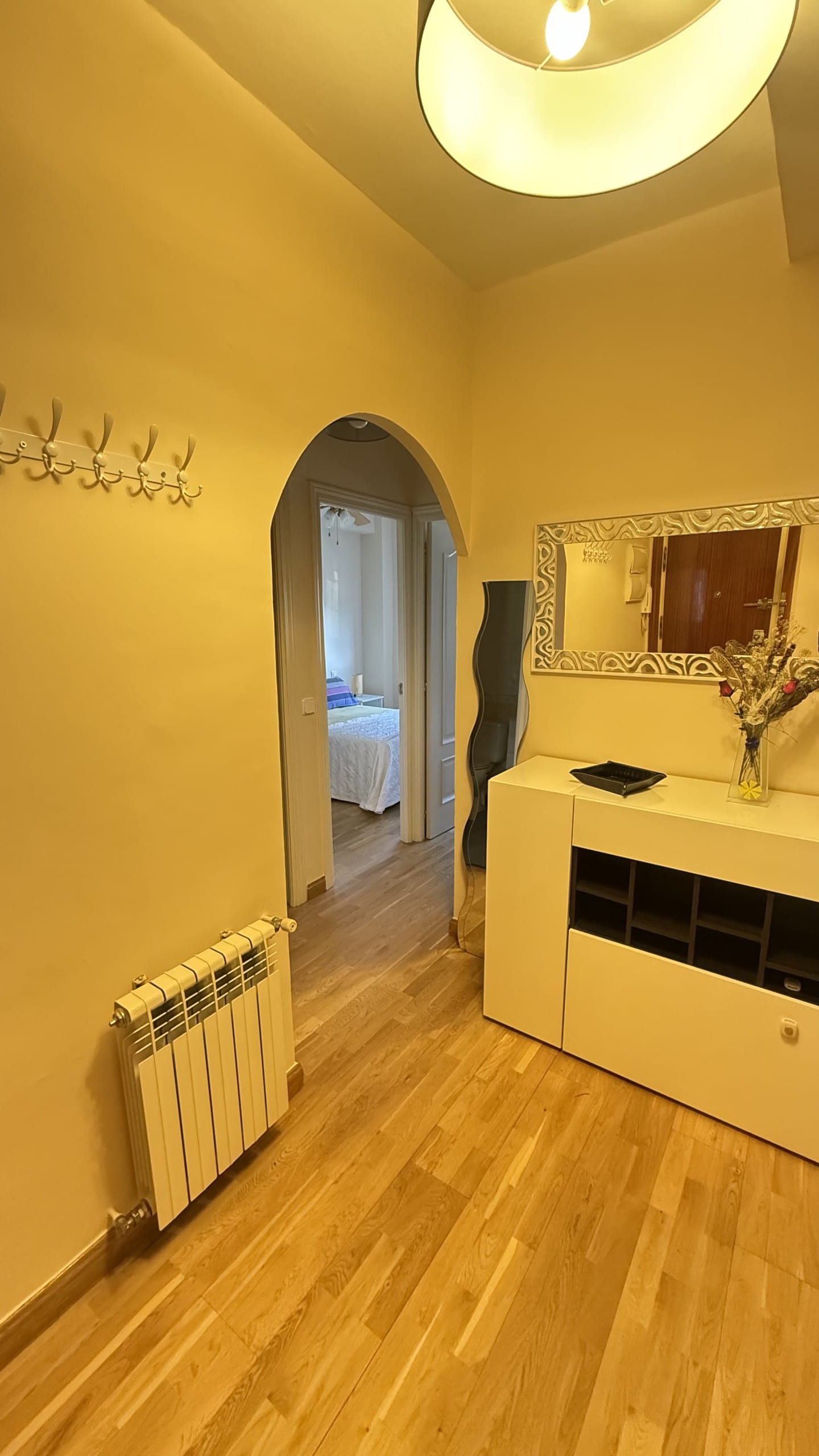 PISO EN SINESIO DELGADO