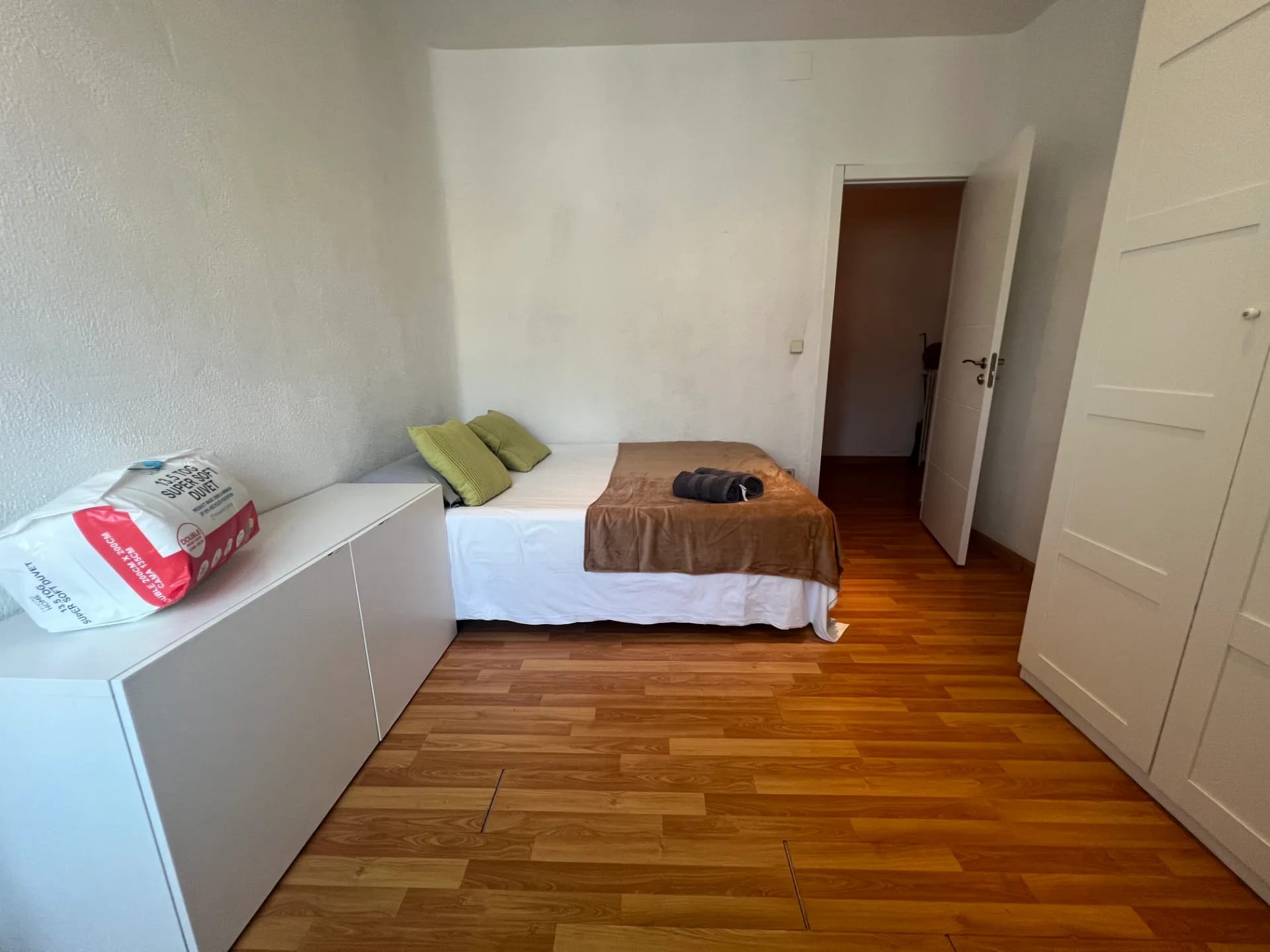 Alquiler de habitación exterior en calle Martín de los Heros